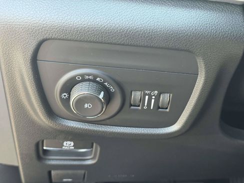 Used 2026 Jeep Grand Cherokee Limited AWD/4WD image 19