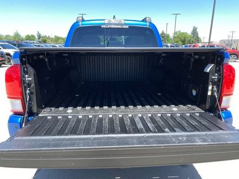 Used 2017 Toyota Tacoma TRD Off-Road AWD/4WD image 27
