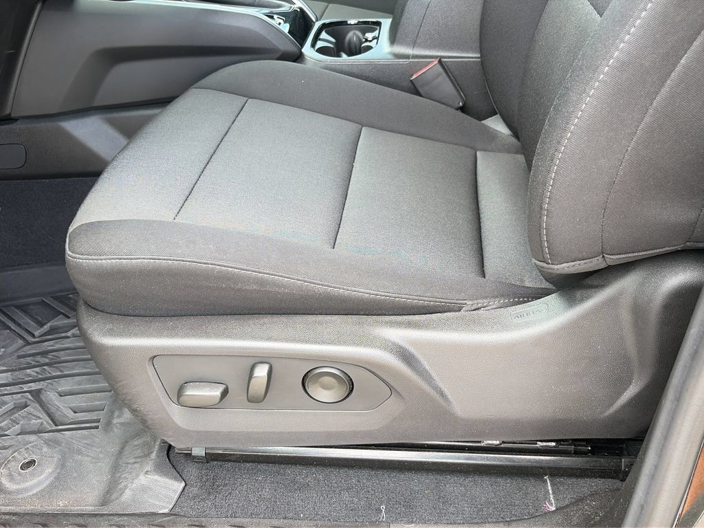 Used 2025 Chevrolet Colorado W/T w/ WT Custom Package RWD image 16