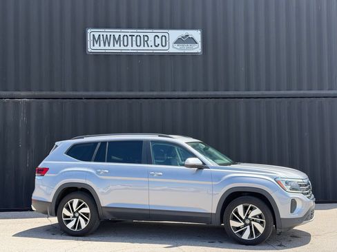 Used 2024 Volkswagen Atlas SE AWD/4WD image 1