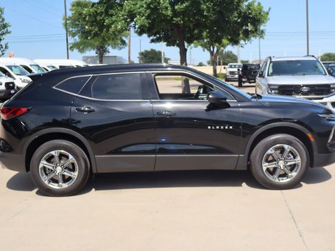 Used 2024 Chevrolet Blazer LT w/ Convenience Package FWD image 2