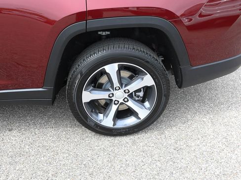 New 2026 Jeep Grand Cherokee L Limited AWD/4WD image 4