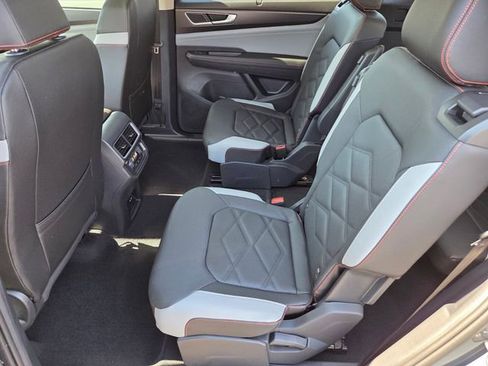 New 2026 Volkswagen Atlas Peak Edition image 7