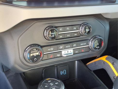 Used 2022 Ford Bronco Badlands w/ Sasquatch Package image 9