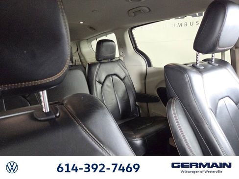 Used 2017 Chrysler Pacifica Touring-L Plus w/ Tire & Wheel Group FWD image 16