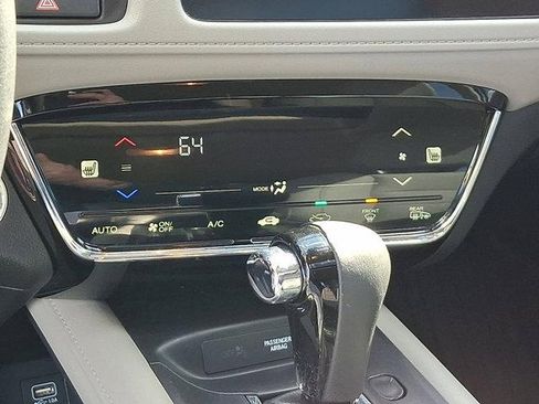 Used 2019 Honda HR-V Touring image 16