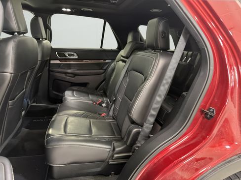 Used 2018 Ford Explorer Platinum AWD/4WD image 10