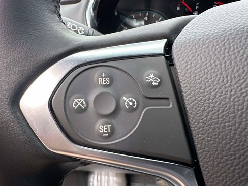 Used 2023 Chevrolet Traverse LT FWD image 18
