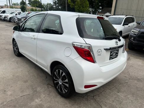 Used 2012 Toyota Yaris LE FWD image 5