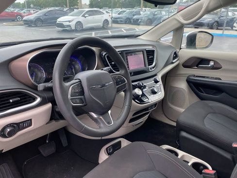 Used 2023 Chrysler Voyager LX FWD image 14