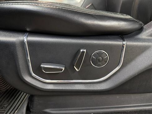 Used 2015 Ford F150 Platinum w/ Equipment Group 701A Luxury AWD/4WD image 33