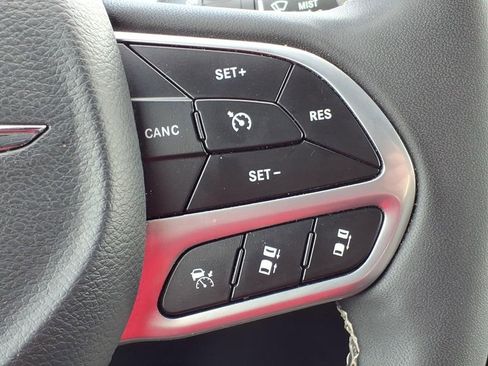 Used 2025 Chrysler Pacifica Select FWD image 31
