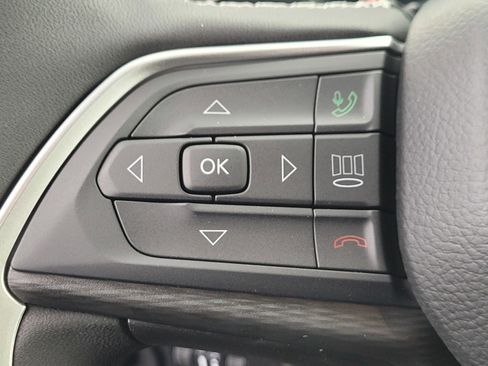 New 2025 Jeep Grand Cherokee Altitude image 21