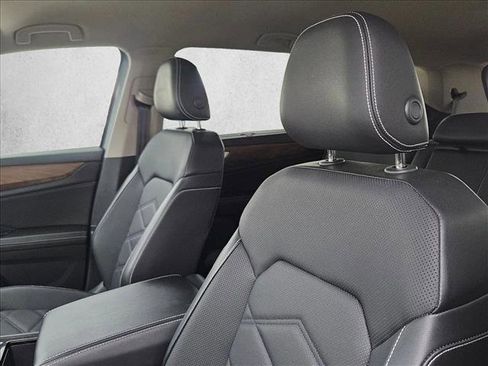 Used 2025 Volkswagen Atlas SE image 20