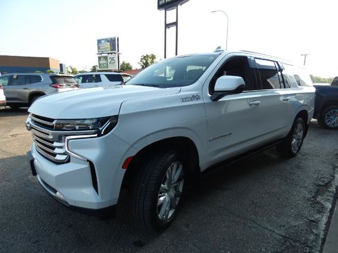 Certified 2024 Chevrolet Suburban High Country w/ Advanced Technology Package AWD/4WD image 6