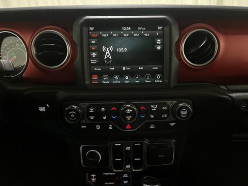 Used 2022 Jeep Gladiator Rubicon w/ Cold Weather Group AWD/4WD image 17