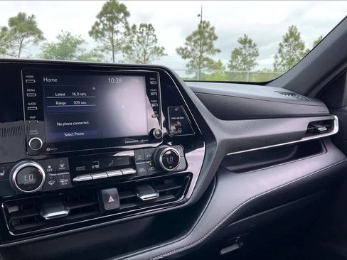 Used 2022 Toyota Highlander XSE image 35