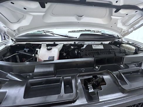 Used 2018 Chevrolet Express 2500 image 24