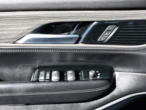 Used 2022 Jeep Wagoneer Series III w/ Flexible Seating Group image 40