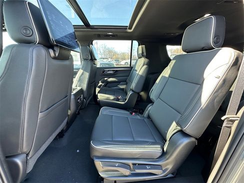 New 2026 Chevrolet Suburban Premier image 20