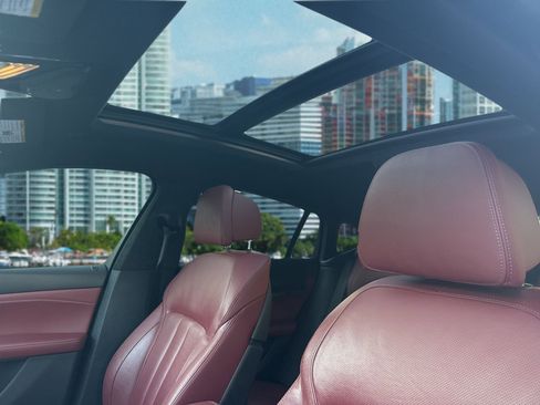 Used 2020 BMW X6 M50i w/ Executive Package image 28