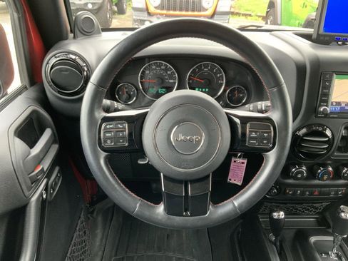 Used 2012 Jeep Wrangler Unlimited Sahara AWD/4WD image 25