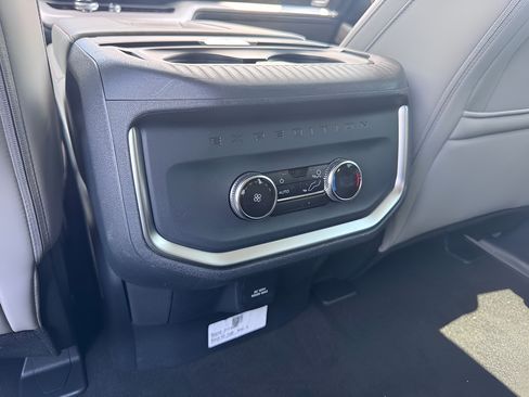 Used 2025 Ford Expedition Active RWD image 35