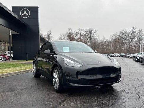 Used 2023 Tesla Model Y Long Range image 1