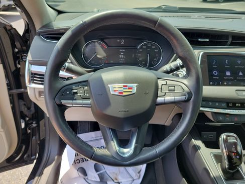 Used 2023 Cadillac XT4 Luxury w/ Cold Weather Package FWD image 23