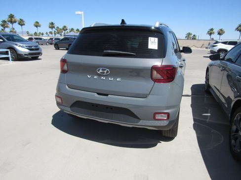 Used 2022 Hyundai Venue Limited FWD image 3