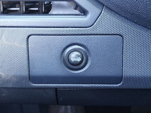 Used 2010 Chrysler Sebring Limited image 26