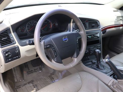 Used 2004 Volvo XC70 AWD/4WD image 17