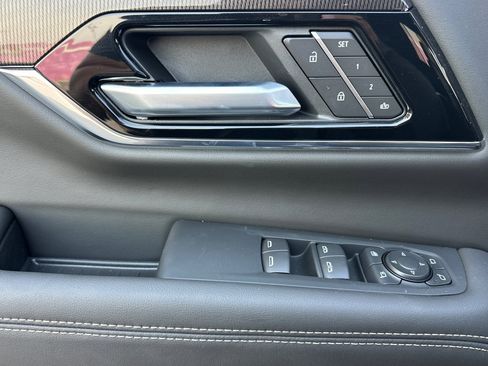 New 2025 GMC Yukon XL Elevation image 9