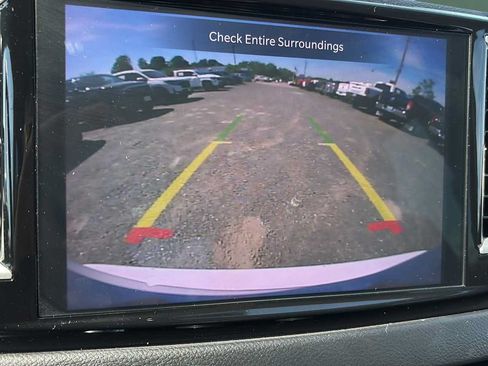Used 2023 Chrysler Pacifica Touring-L FWD image 17