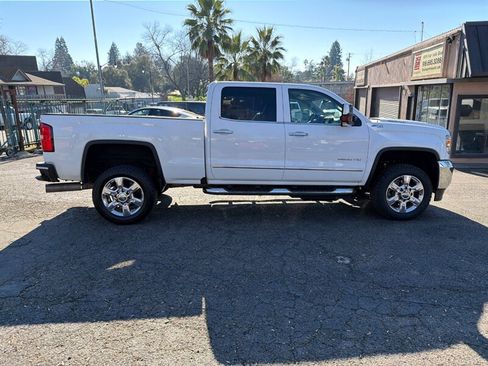Used 2019 GMC Sierra 2500 SLT w/ Duramax Plus Package AWD/4WD image 7