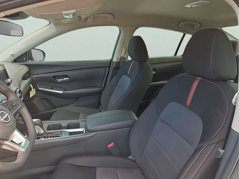 Used 2025 Nissan Sentra SR FWD image 38