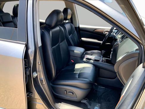 Used 2019 Nissan Pathfinder Platinum w/ Cargo Package FWD image 8