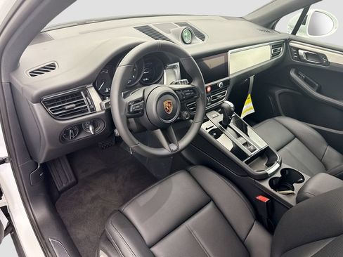 Used 2026 Porsche Macan AWD/4WD image 4
