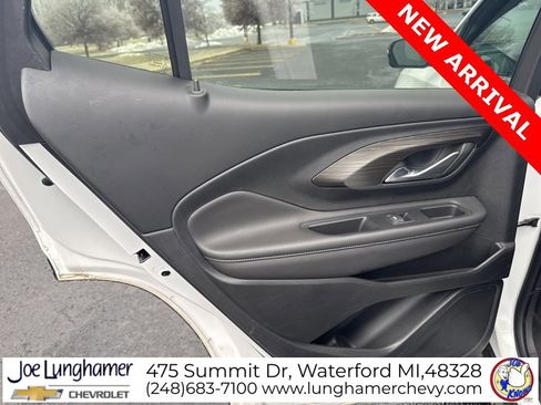 Used 2023 GMC Terrain SLE w/ Driver Convenience Package image 11