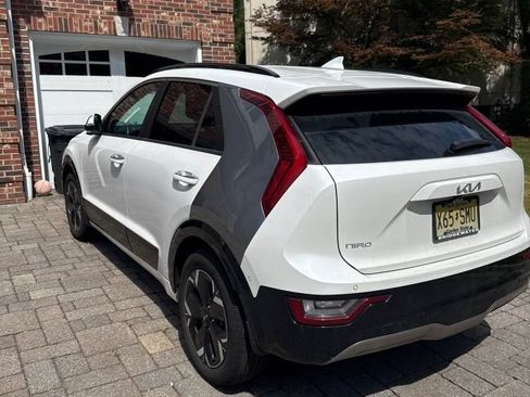 Certified 2023 Kia Niro Wave FWD image 4