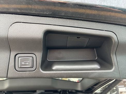 Used 2023 GMC Acadia SLE w/ Driver Convenience Package image 30