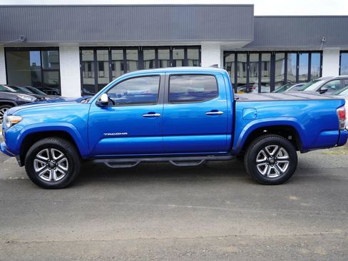 Used 2016 Toyota Tacoma Limited RWD image 2