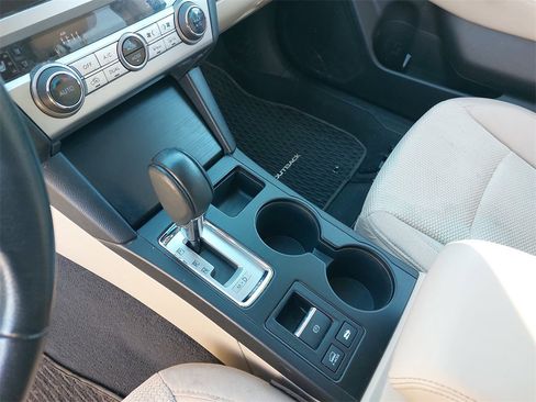 Used 2017 Subaru Outback 2.5i Premium image 21