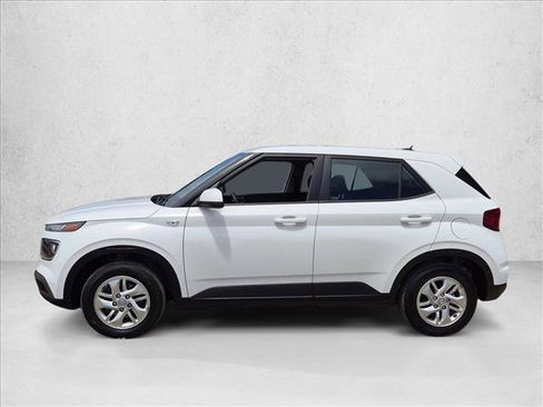 Certified 2025 Hyundai Venue SE FWD image 2
