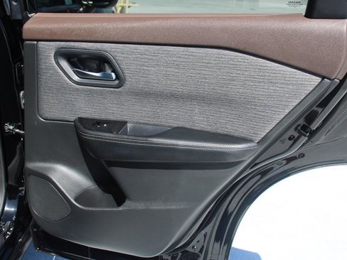 Used 2023 Nissan Rogue SV FWD image 16