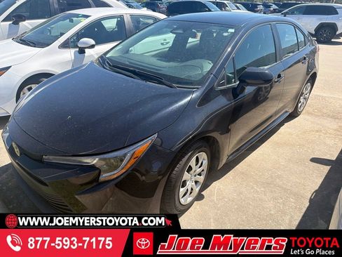 Used 2025 Toyota Corolla LE FWD image 1