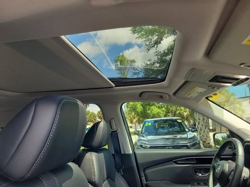 Certified 2023 Honda Pilot Touring image 9