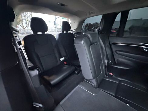 Used 2018 Volvo XC90 T6 Momentum w/ Convenience Package image 16