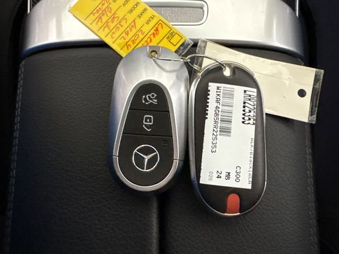 Used 2024 Mercedes-Benz C 300 Sedan image 33