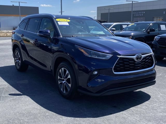Used 2021 Toyota Highlander XLE FWD image 1